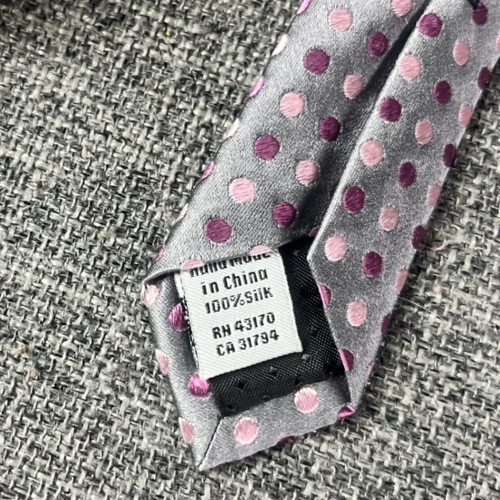 Geoffrey Beene Mens Grey Pink Purple Polka Dot 100% Silk Necktie Standard Width
